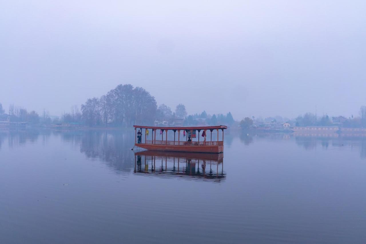 Hotel Wangnoo Heritage Houseboats Srīnagar Exterior foto